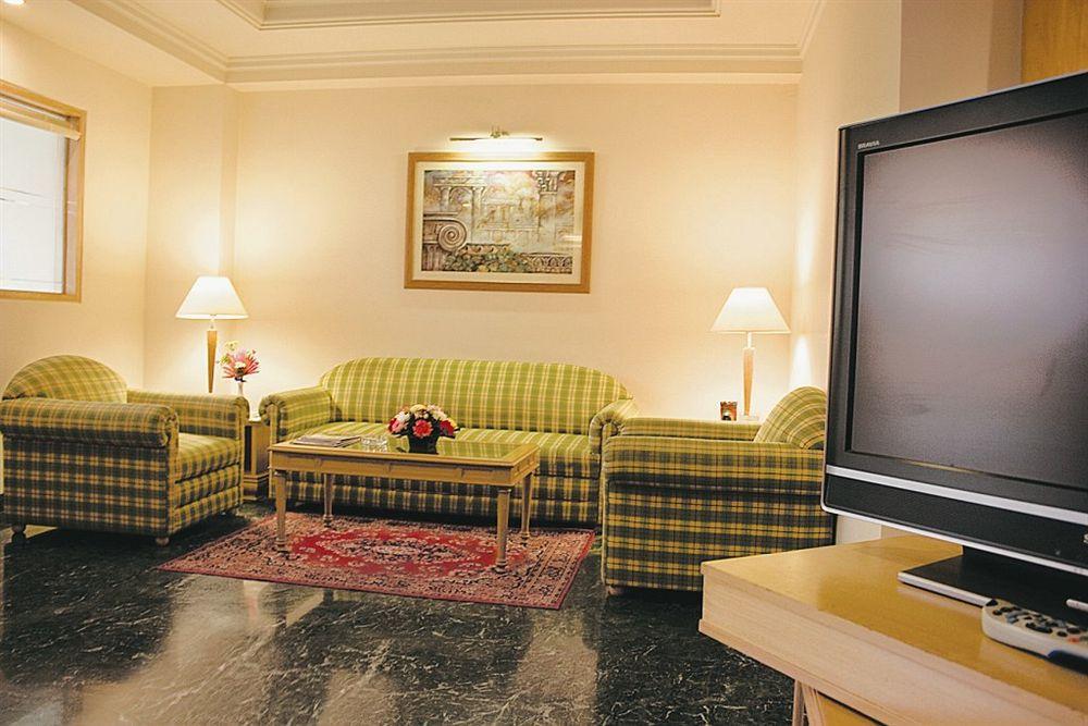 Savoy Suites Noida Zewnętrze zdjęcie