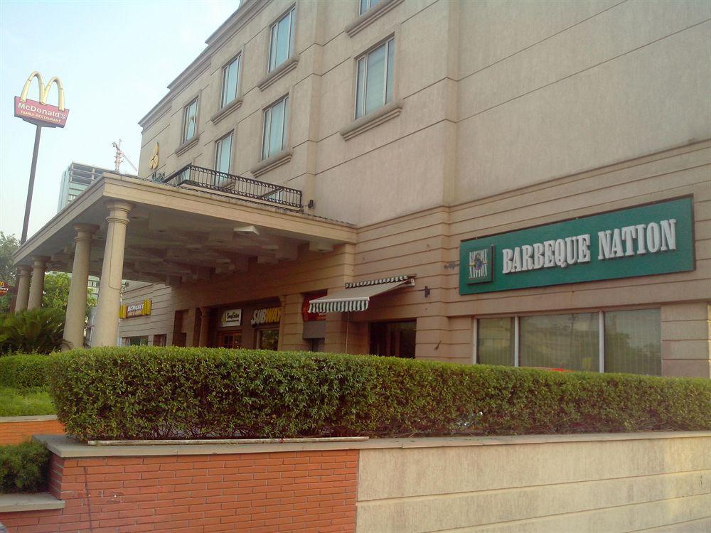 Savoy Suites Noida Zewnętrze zdjęcie